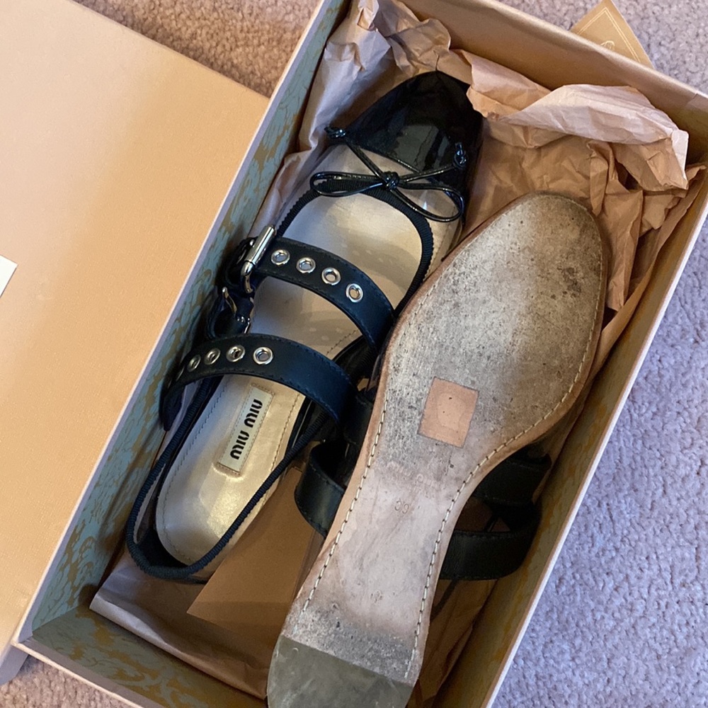 Miu Miu Black Patent Leather Women's Shoes - Picture 3 of 3